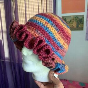chunky crochet ruffle hat <3